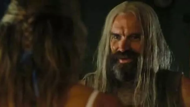 Lulu Chu kínai mostohanővér maszturbál és szopást ad igyenes sex filmek a dögös POV videóban