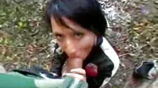 Jól ingyenes sex oldalak díszített szőke hottie túrák és szopni édes kakas az ő perverz haverja