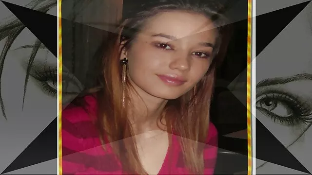 Busty holló hajú hottie ingyenes szex oldalak ad párás mély torkát a srác