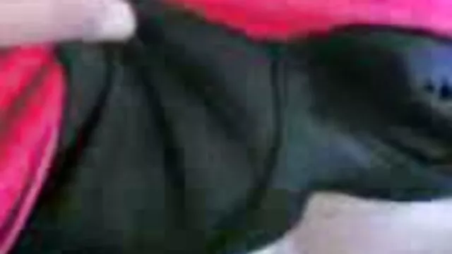 Csintalan sötét hajú édes szekx videó lány szexi száját megszállja BF nagy pénisz