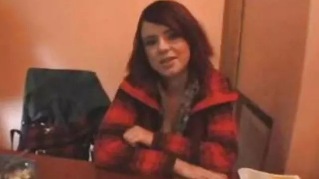 A hetyke csaj, Noleta leleplezi pornó szex videók szépségét, amint a bütyöknek pózol gúnyosan