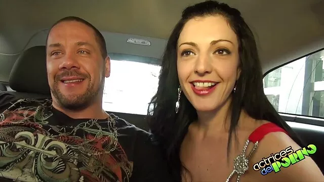 Kis mellű szőke mocsok ingyen porno video párás BJ-t ad a masszázsszalonban