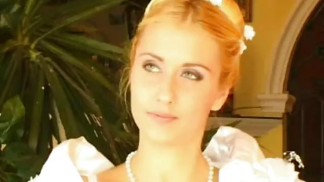Busty, vörös hajú menyecske lovagol, és lenyeli ingyen nézhető pornó filmek a fickója hatalmas farkát