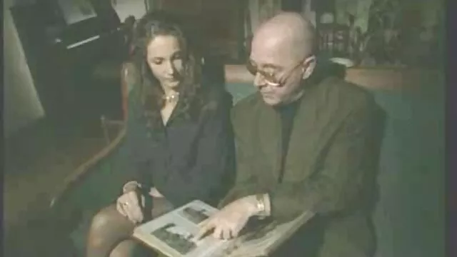 Busty ázsiai kurva segg baszik neki fehér porno es szex fickó szíjjal