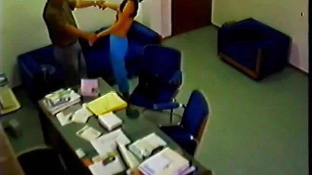 A pufók, sötét hajú Latina csaj 2 durva szegecsnek titkárnős porno örül