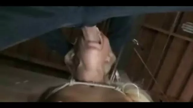 A ingyen nezheto pornofilmek buzgó ébenfa trombita hatalmas vibrátorokkal elégíti ki éhes cicáját