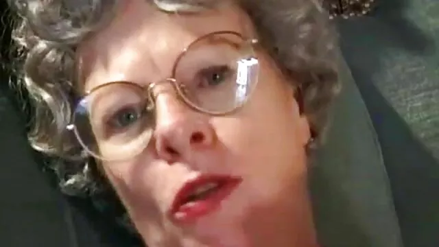 A barna ribanc Mason Storm ingyen nezheto porno egy régi kakast szop, és a tetején lovagol