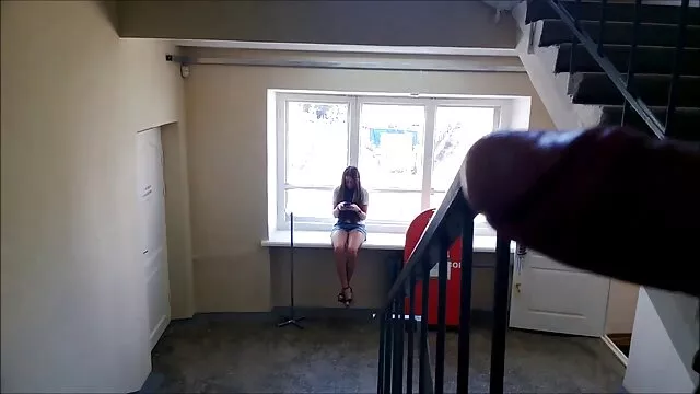 Vörös hajú, ócska prosti, pornó ingyen videó kutyus pózban megcsapja a megereszkedett csicskaját