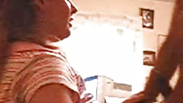 Fehér, szalonképes csaj szörnyeteg ingyen nézhető pornó filmek fekete dongokon lovagol tehénlány pózban