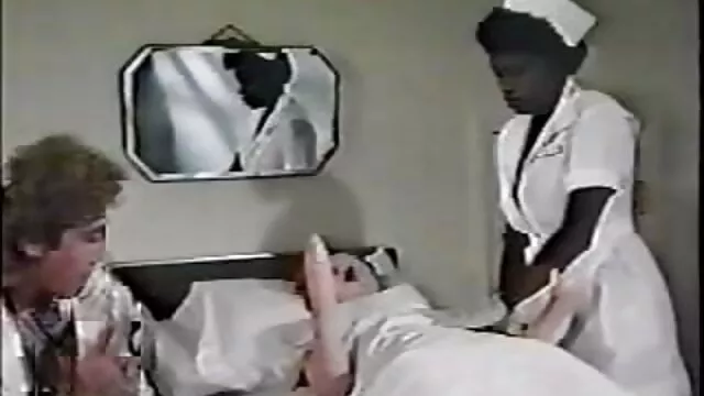 Bootylicious sercegő szőke pompomlány hosszú kakast legjobb porno sztarok szop a ruhatárban