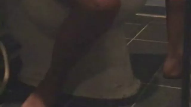 A busty porno szexvideo szőke Mira őrülten ujjongja lédús punciját