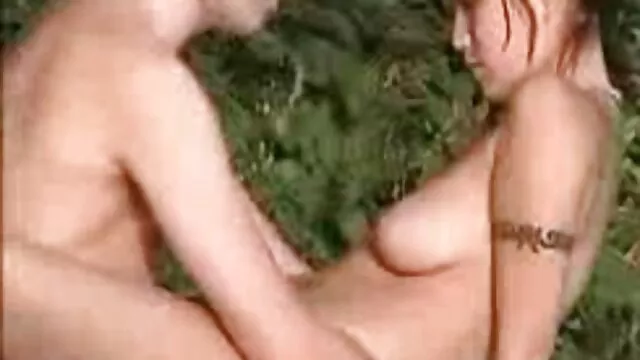 Hollószőrű szex pornó ingyen zord szuka, Kristina Monroe divatos mély torkát hoz