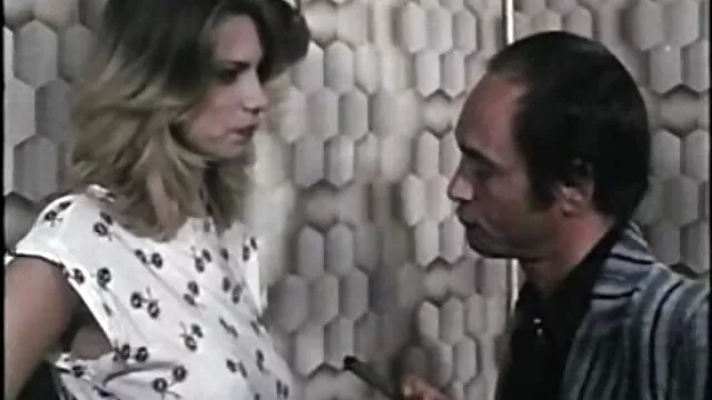 A szenvedélyes ébenfa pornok ingyen prosti dühösen rohad egy párás MMF hármas szar videón