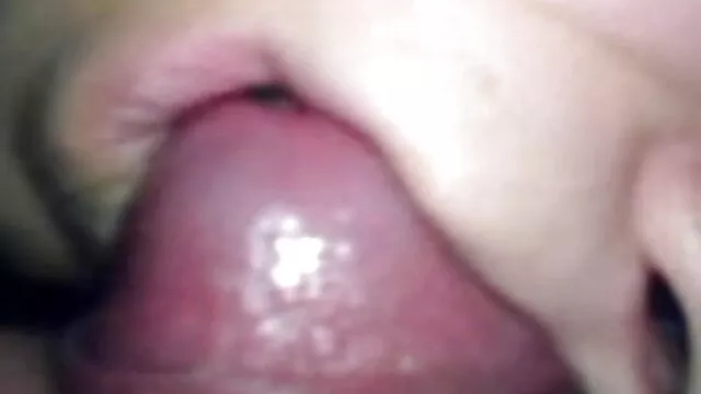 Az isteni japán csaj vibrátorral ugratja a melleit sex video oldalak és a pináját