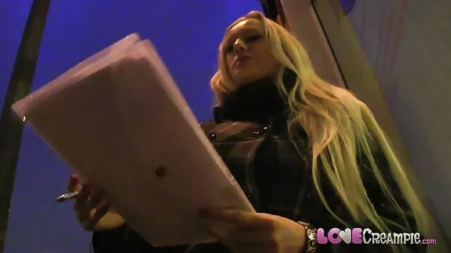 A csúnya csajok Heidi Hollywood sex oldalak és Britney Amber kirándulnak, és merev farkat fújnak