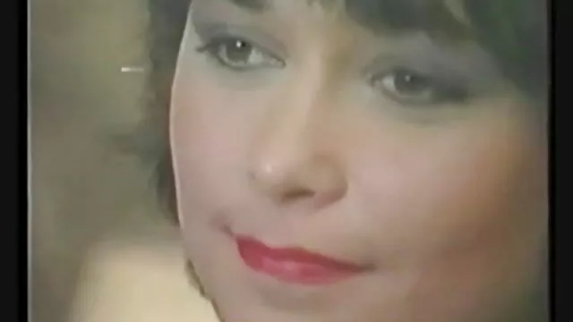 A zord orosz kurvának megtelik a szája a kemény néger porno banda után