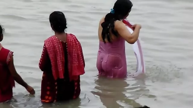 Ez a szégyenletes kanos szőke úgy néz ki, porno oldalak ingyen mint a barbie lány