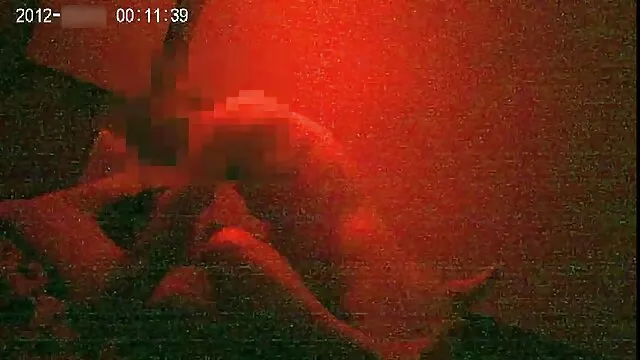 A sercegő vörös hajú pornó dögös Katja két nagy vibrátorral játszik ingyen szeksz