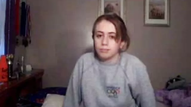 Csúnya tini ribanc, Deina a kagylójával játszik a lépcsőkön legjobb pornooldalak