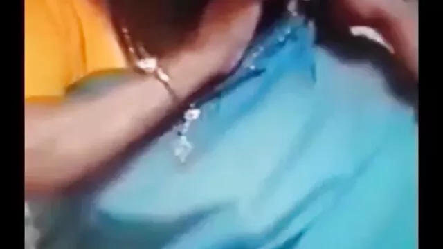 A pimasz szex pornó ingyen fekete hajú édes anális támadást kapott különböző pózokban