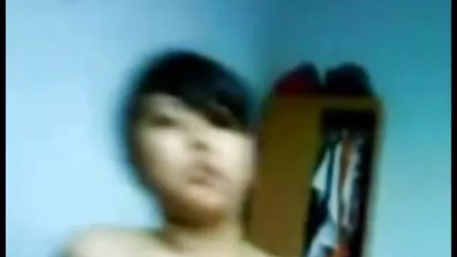 A Horn által készített blondie feldühödik két kakastól, mielőtt szopást ad nekik ingyen porno hub