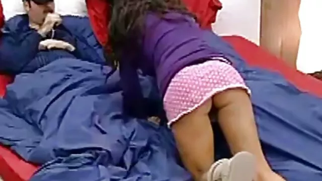 Kakasra éhes BBW Aleera Flair hátulról buli porno keményre van csavarva
