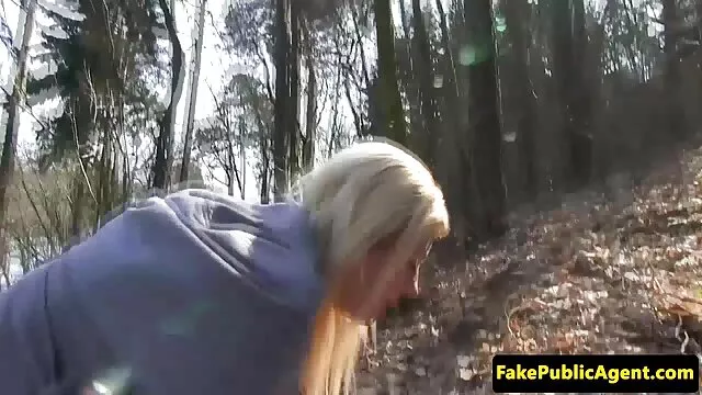 Éhes srác seggét baszik holló a legjobb pornó oldalak hajú menyecske csaj az udvaron keményen