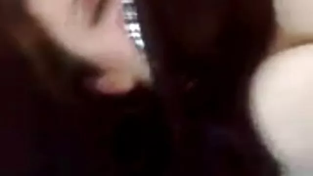 Nagy mellű, kanos anyuka masszív ingyen leszbi sex farkát szopja fekete fickójából