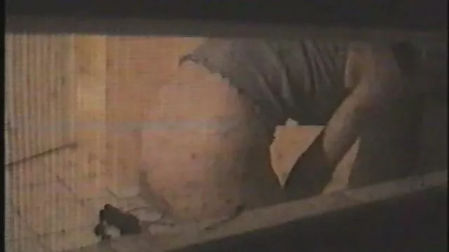 Lenyűgöző orosz ingyen nezheto porno lány, Naomi, aki érzékien dörzsöli nedves punciját